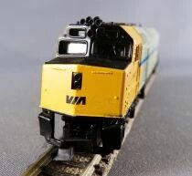 Life-Like 7540 N Scale Canada VIA Diesel Locomotive F 40 PH 6410 Lighting Boxed