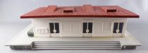 Lima 041 Ho Good Station Freight Yard no Box