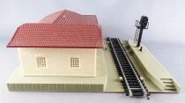 Lima 046 Ho Train Station with Light Signal Mint in Box