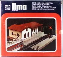 Lima 046 Ho Train Station with Light Signal Mint in Box