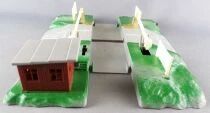 Lima 21 Ho Level Crossing Mint in Box