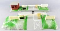 Lima 60 0021 Ho Level Crossing Mint in Box