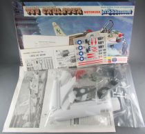 Lindberg - N°2507M  Motorized US NavyF8U Crusader 1:48 Plastic Kit MIB