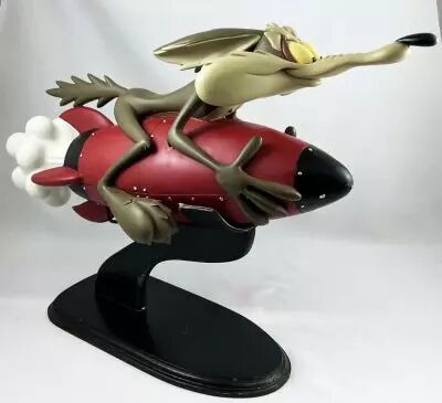 Looney Tunes - 18inch Resin Statue Warner Bros. 2000 - Wile E. Coyote on ACME Rocket