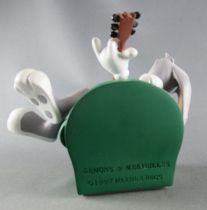 Looney Tunes - Démons & Merveilles 1997 - Bugs Bunny Seated Armchair Playing Guitar