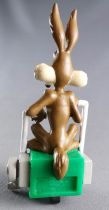 Looney Tunes - Figurine PVC Applause 1994 - Vil Coyote sur Putting Machine Acme