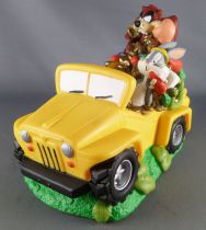 Looney Tunes - Tirelire 18cm Bullyland 1998 - Taz & Bugs Bunny Jeep Trésor 