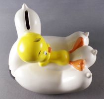 Looney Tunes - Warner Avenue of the Stars Ceramic Coin Bank - Tweety Rests in the clutches of Sylvester
