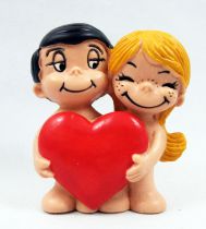 Love is... - Figurine PVC Maia Borges - Le couple avec coeur - Minikim Caribbean 1988
