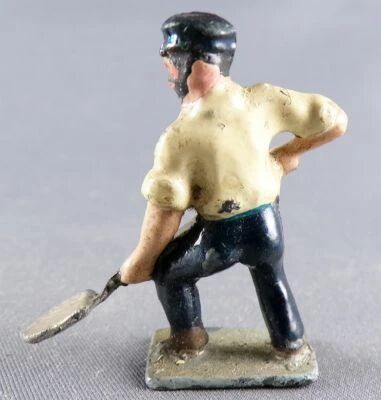 LR Hornby 0 Gauge French Hollow Lead Figure 45mm Railwayman with Shovel