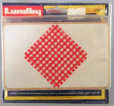 Lundby of Sweden R�f 2500 - Cuisine Continental Table Blanche Rectangulaire Tissus Rouge Blanc Neuf Blister