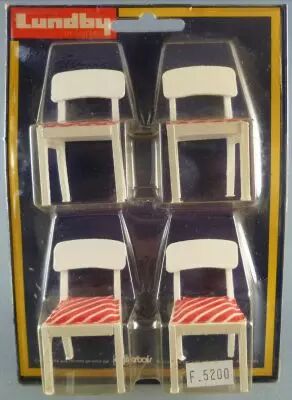 Lundby of Sweden R�f 2511 - 4 Chaises Cuisine Blanches Tissus Rouge bandes Blanches Maison de Poup�es Neuf Blister