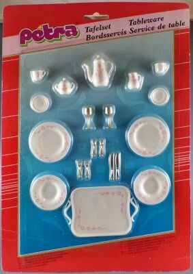 Lundby Petra R�f 60126 - Service de Table Poup�es Mannequin 29 cm Neuf Blister