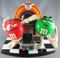 M&M\'s candy dispenser - Red & Green dansing around the juke-box