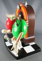 M&M\'s candy dispenser - Red & Green dansing around the juke-box