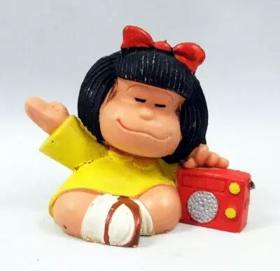 Mafalda - M+B Maia Borges - PVC Mafalda �coute la radio