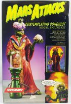 Mars Attacks! - Topps Screamin\' Model Kit - Contemplating Conquest