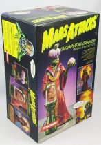 Mars Attacks! - Topps Screamin\' Model Kit - Contemplating Conquest