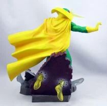 Marvel Select Gallery Diorama - Comic PVC Statue - Vision