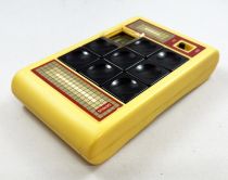MB Electronics - Handheld Game - Genius The Electronic Mind Bending Puzzle French Box