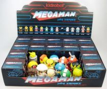 megaman_1___set_complet_de_14_figurines_vinyl_8cm___kidrobot_capcom__6_