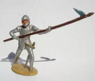 Merten 40mm - Middle Age - Footed Trooper in armour with spear (blue flag) (ref 348)