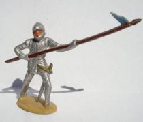 Merten 40mm - Middle Age - Footed Trooper in armour with spear (blue flag) (ref 348)