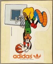 Mickey et ses amis - Autocollant Adidas - Dingo Basket Ball