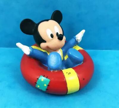 Mickey et ses amis - Figurine Vinyl Disney - B�b� Mickey sur bou�e