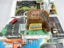 MicroMachines - Galoob Ideal - 1991 Super Van City (Loose) + 19 Vehicles