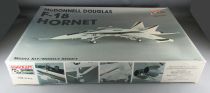 Minicraft Hasegawa 1150 - Mc Donnel Douglas F-18 Hornet 1:32 + Extras MIB