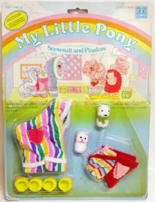 Mon Petit Poney - Hasbro UK -  Garde Robe Mascotte de B�b� Poney - Combinaison matelass�e et Robe-chasuble