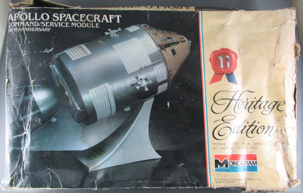 Monogram - 6061 Apollo Spacecraft Command/Service Module 15th Anniv 1:32  Mint in Damaged Box