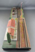 N Scale Passengers Station & Coal Depot Diorama Scene 55,5 x 13,6cm