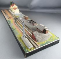 N Scale Passengers Station & Coal Depot Diorama Scene 55,5 x 13,6cm