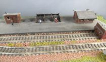 N Scale Passengers Station & Coal Depot Diorama Scene 55,5 x 13,6cm