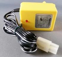 Nikko - Chargeur BC-900 220V 50Hz CA en 11,6V 180 mA  2.1VA CC