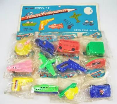 Novelty - Set de 12 Taille-Crayons (Pencil Sharpeners) sur pr�sentoir