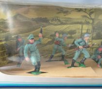 Oliver - WW2 - Diorama box with 8 German Infantry Soldiers Ref 258