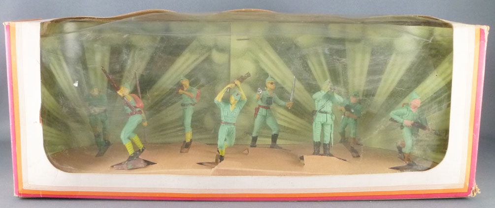 Oliver - WW2 - Diorama box with 8 Japanese Infantry Soldiers