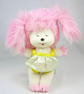 Peluche Poochie en chemise de nuit