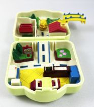 Pokémon Pocket Monsters Playset - Nintendo / Tomy (1997) - Pikachu and Village