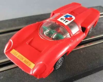 Polistil Dromocar 712DN - Lola Aston Martin Rouge Ch�ssis 