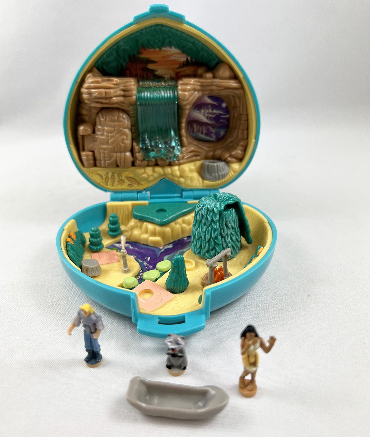 Polly Pocket - Bluebird Toys 1995 - Disney's Pocahontas Playset (loose)