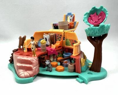 Polly Pocket - Bluebird Toys 1995 - Disney\'s Pocahontas Powhatan Home (loose)