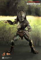 Predators - Falconer Predator - 14\  figure Hot Toys MMS 137