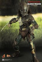 Predators - Falconer Predator - 14\  figure Hot Toys MMS 137