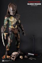 Predators - Falconer Predator - 14\  figure Hot Toys MMS 137