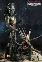 Predators - Tracker Predator With Hound - 14\  figure Hot Toys MMS 147