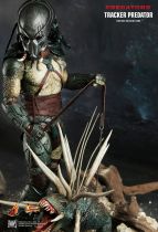 Predators - Tracker Predator With Hound - 14\  figure Hot Toys MMS 147